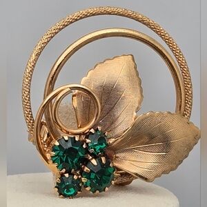 Green Faux Emerald Rhinestones Gold-Tone Vintage Oval Pin 1.25”